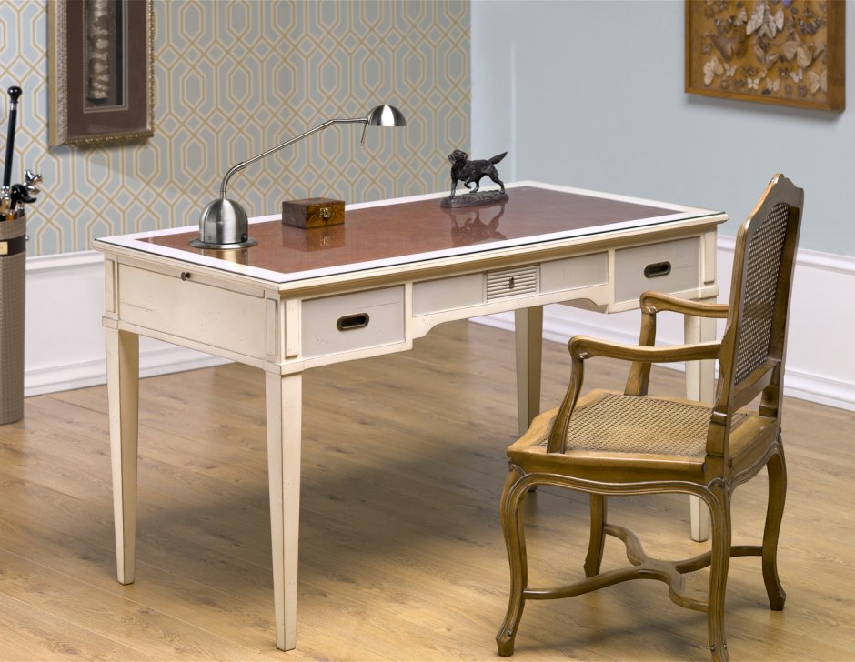 Стол письменный на ножках классика