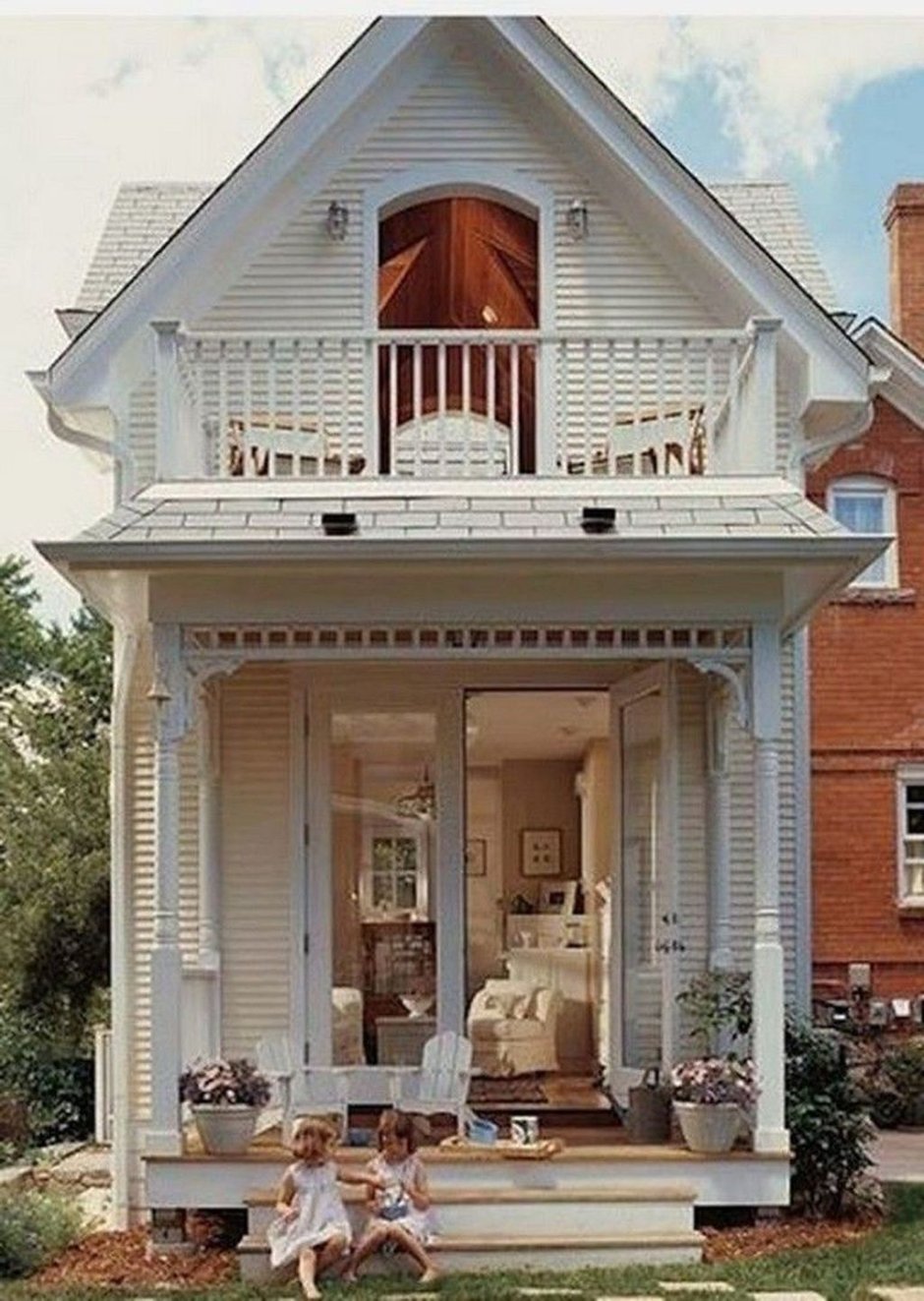 Маленький уютный двухэтажный домик