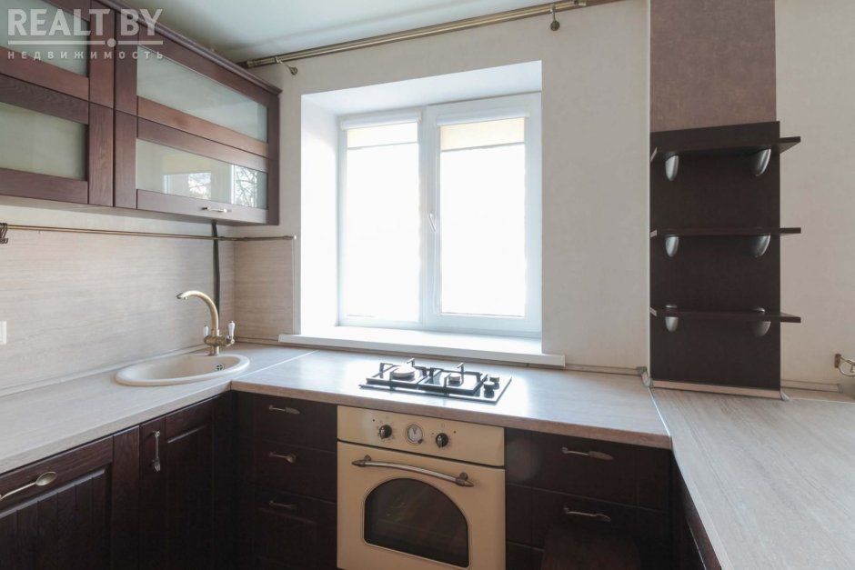 Варочная поверхность у окна