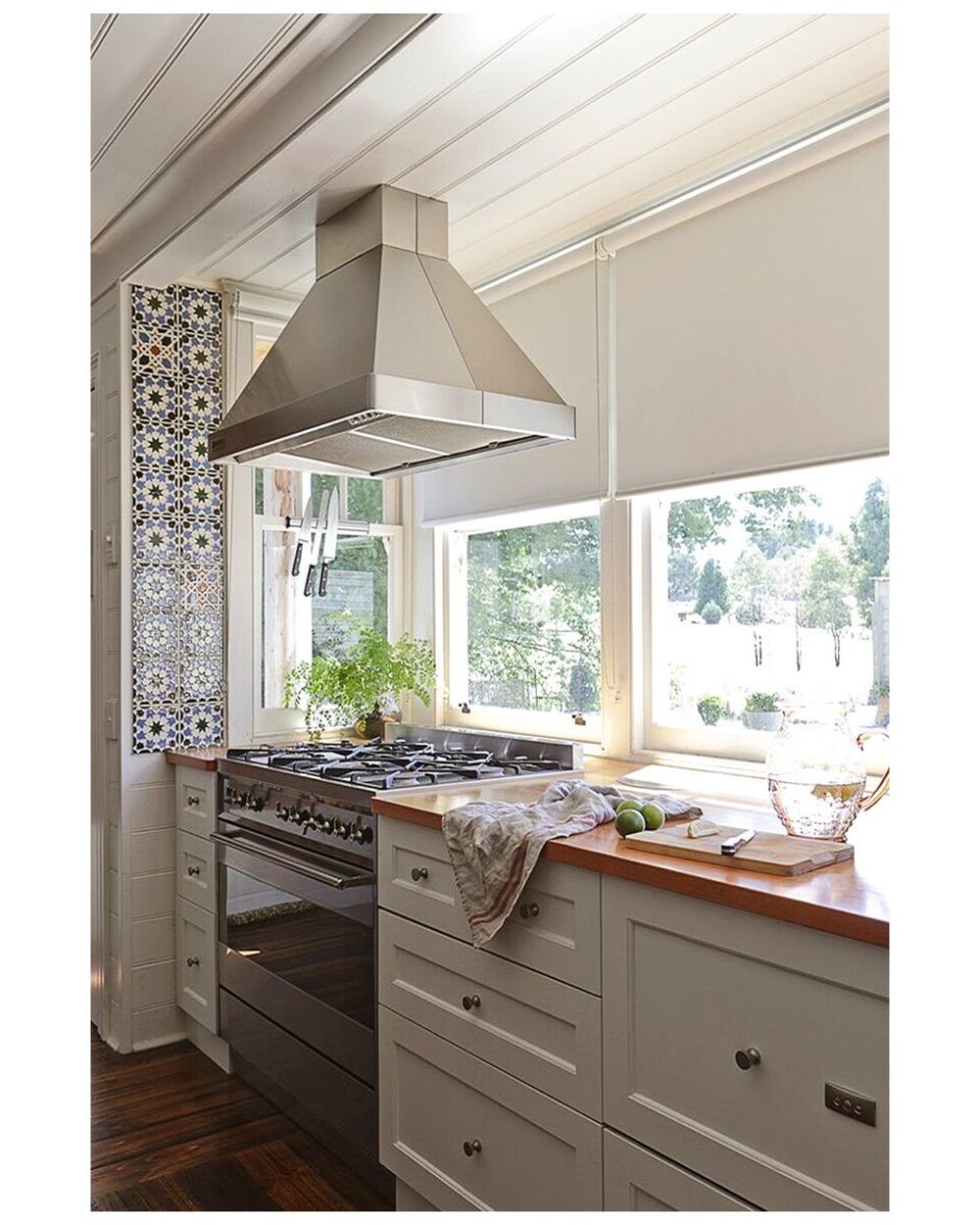 Окно фартук на кухне