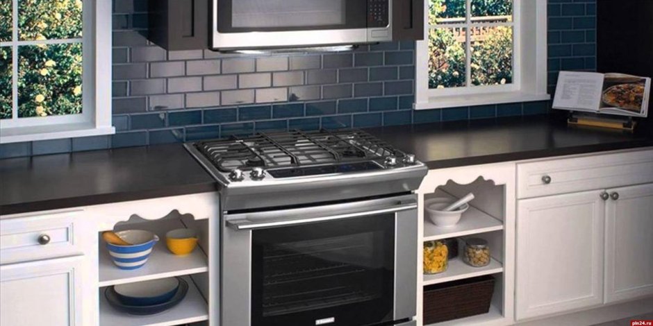 Стеклянная панель для кухни над варочной поверхностью