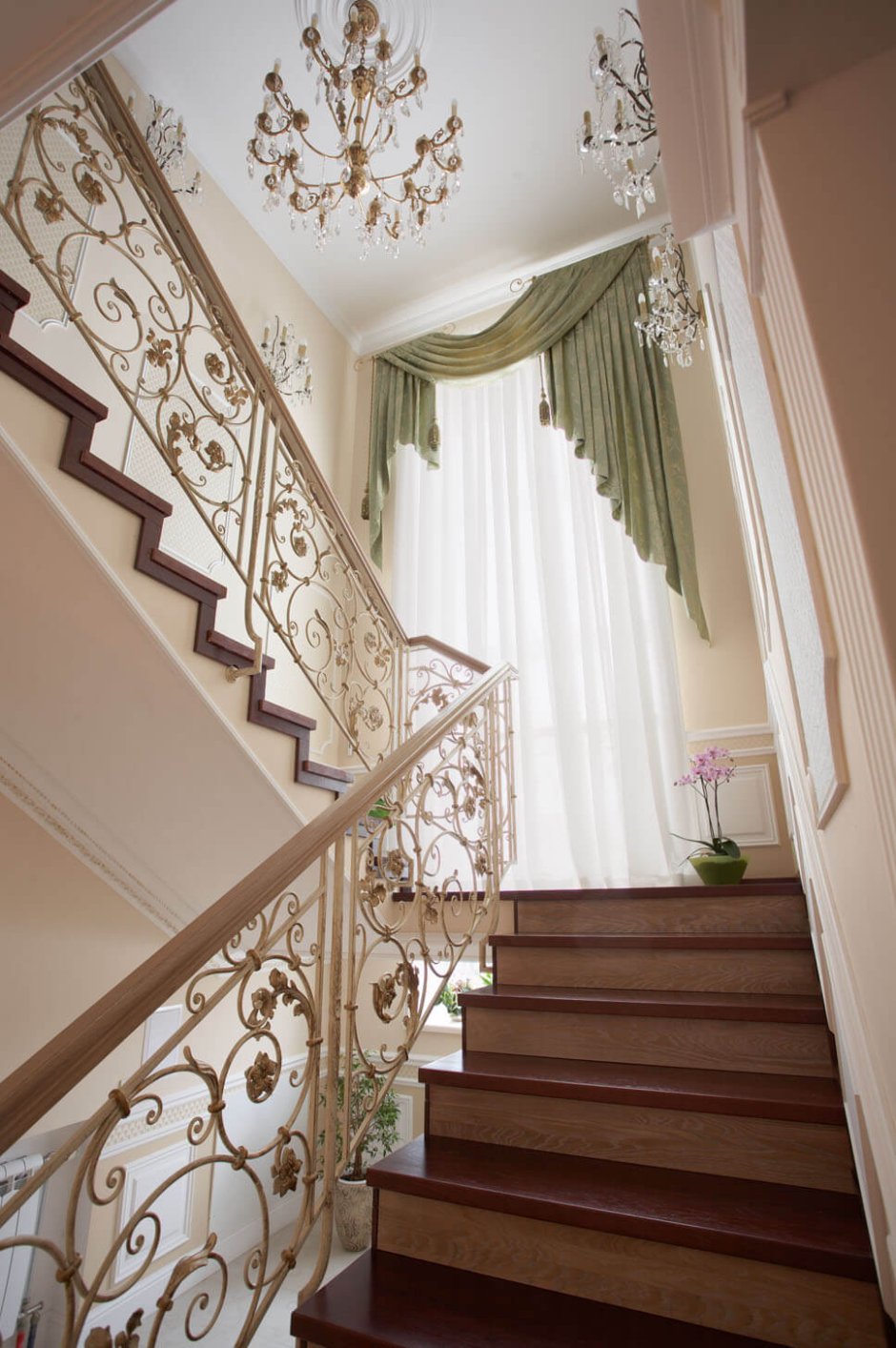 Шторы классика лестничные