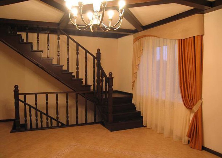 Шторы на лестничное окно