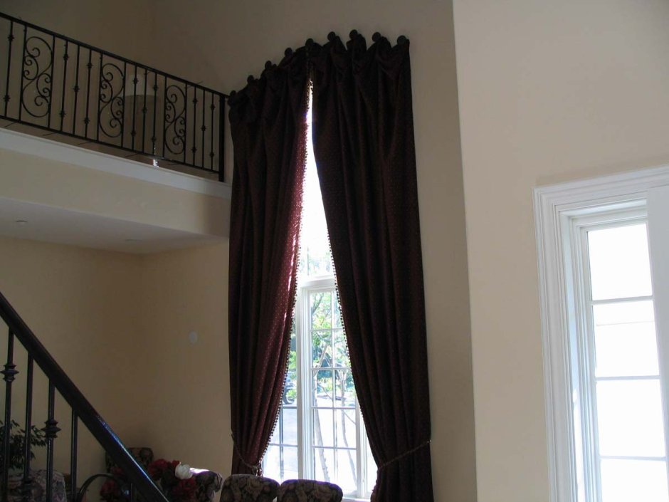 Карнизы для высоких окон второго света