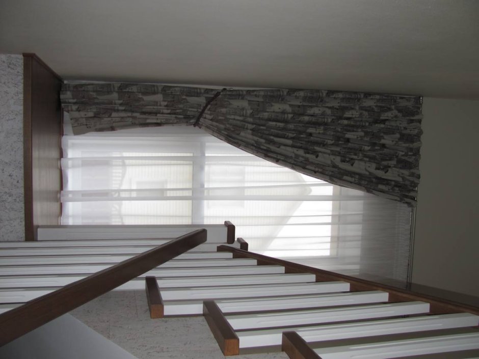 Шторы на лестничный пролет