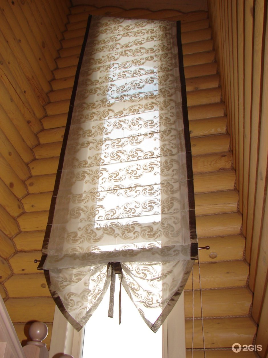 Шторы в Холл с лестницей