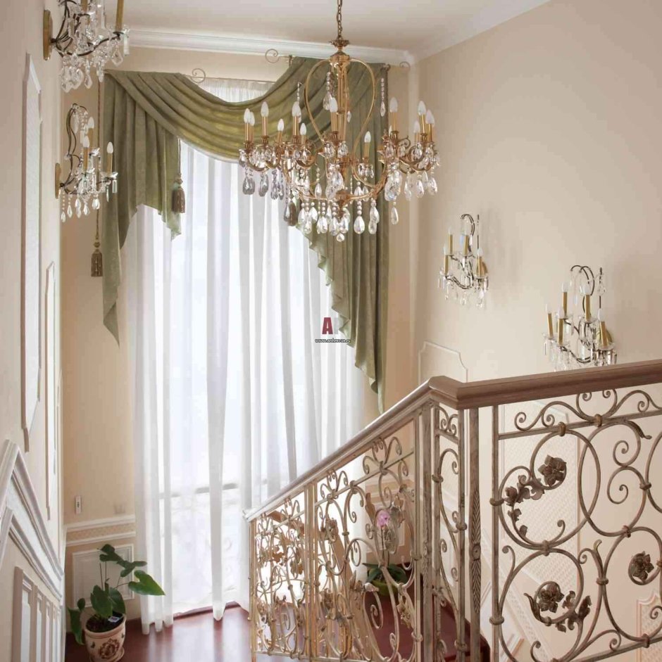 Дизайн штор лестничный пролет два окна