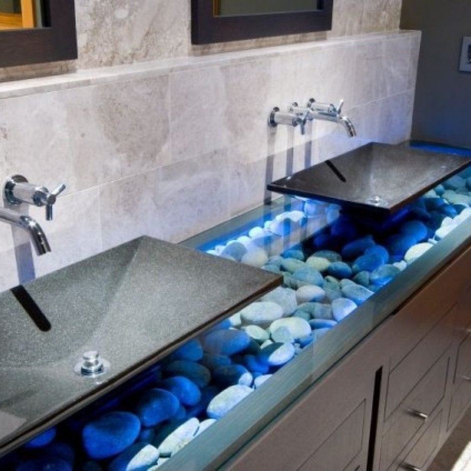 Раковина на мозаичной столешницей