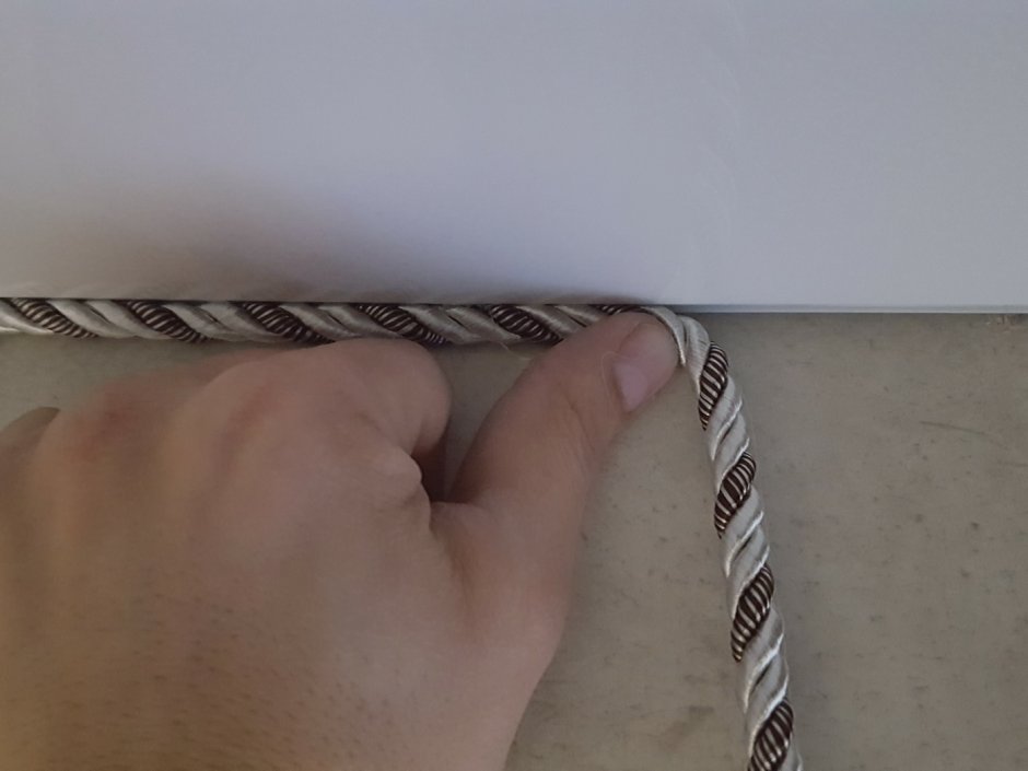 Маскировочный кант для натяжных потолков