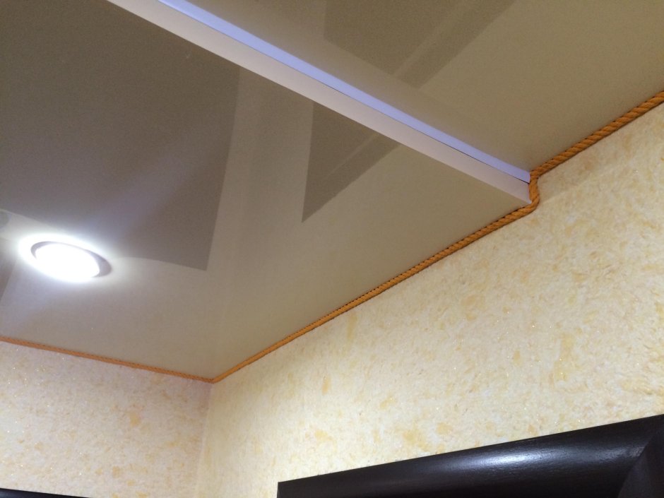 Плинтус потолочный vd22