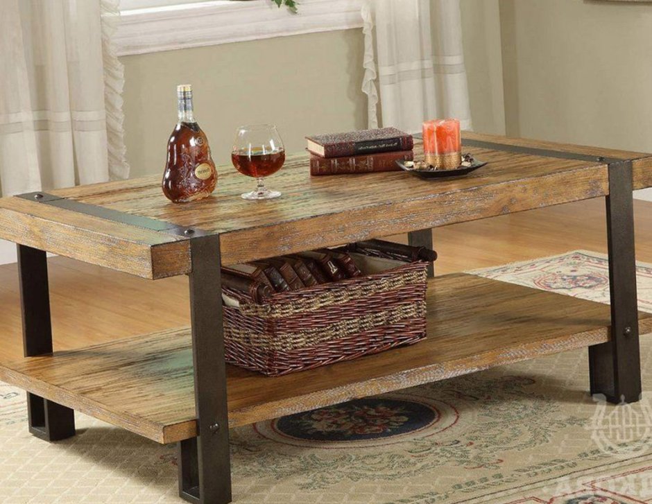 Журнальный стол из досок