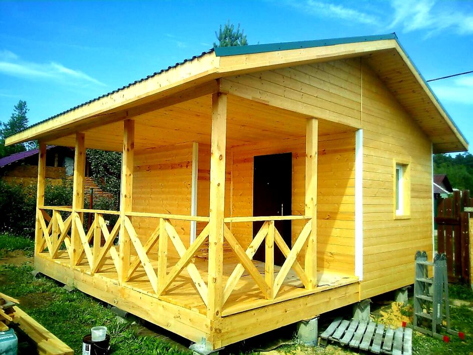 Каркасная баня с верандой