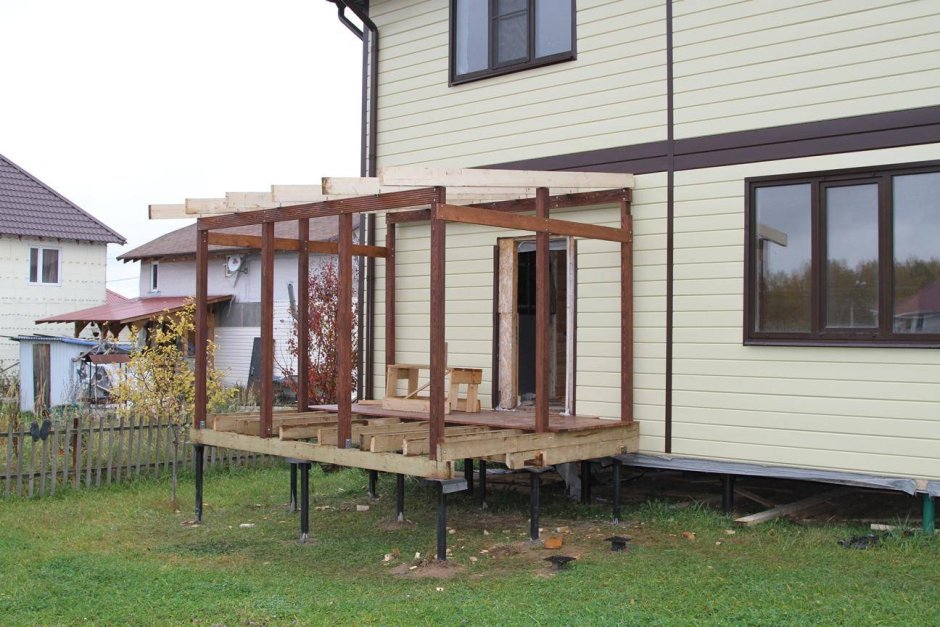 Односкатная каркасная веранда