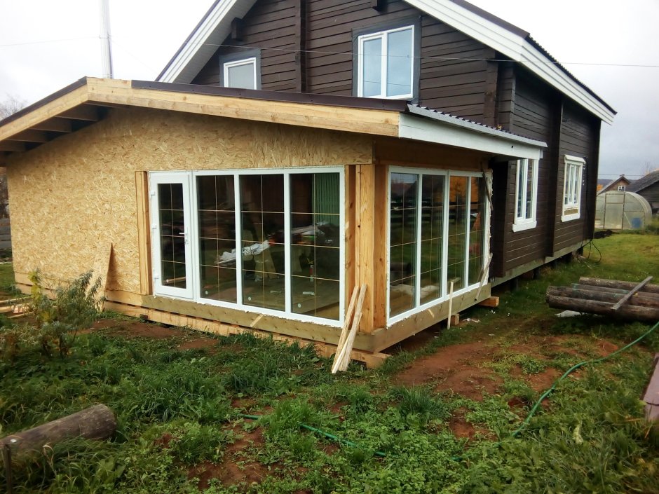 Дачный домик на сваях