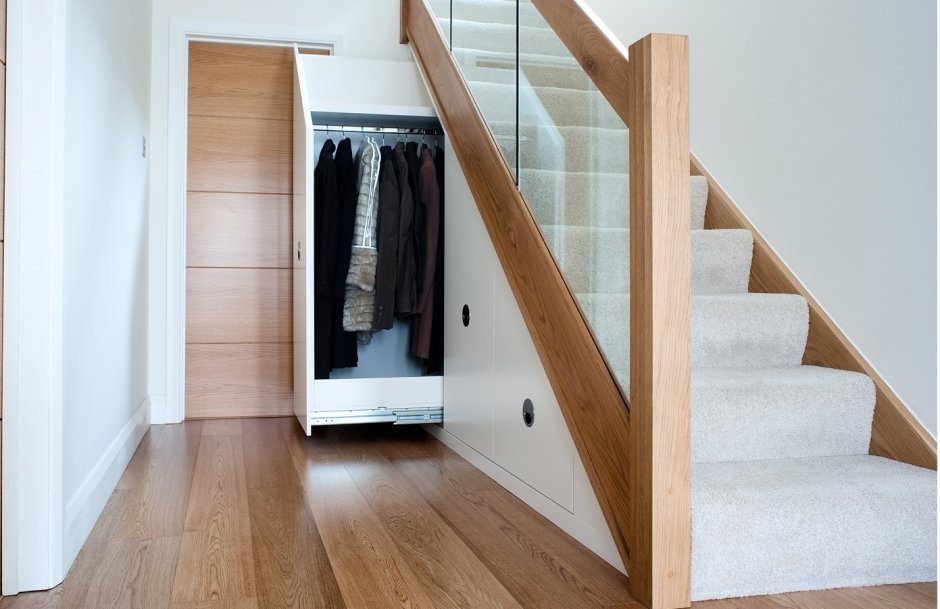 Шкаф под лестницей