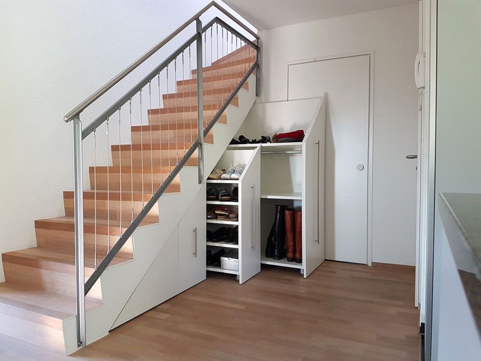 Шкаф под лестницей
