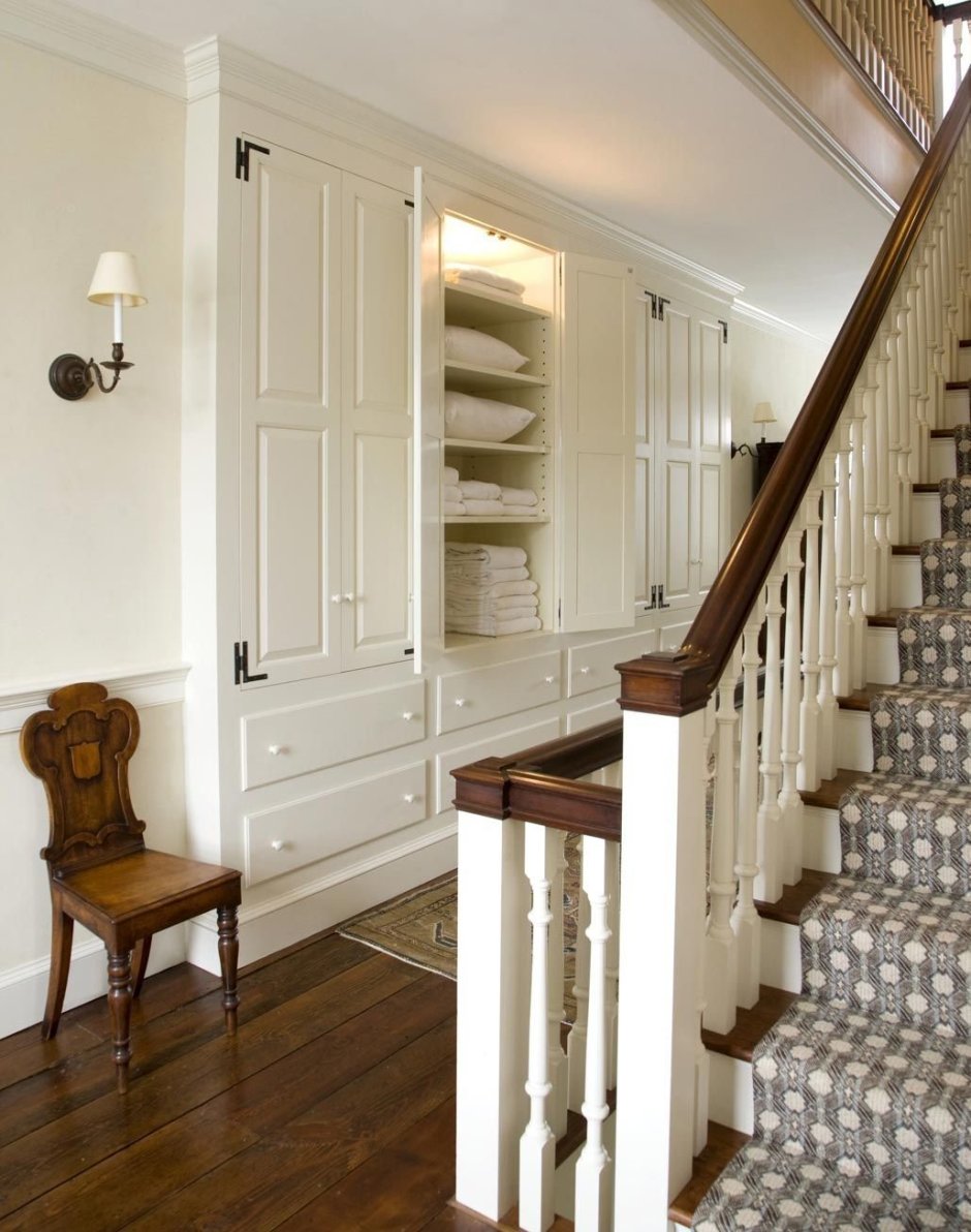 Под лестницей на даче