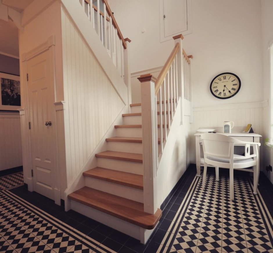 Помещение под лестницей в доме