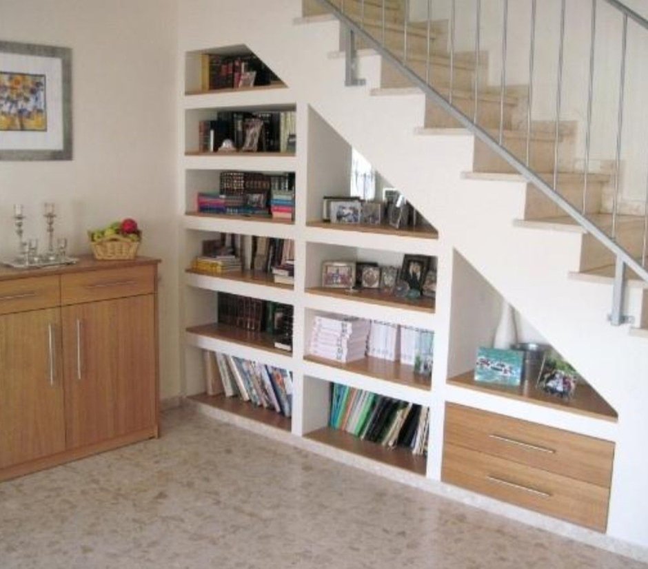 Выдвижные шкафы под лестницей