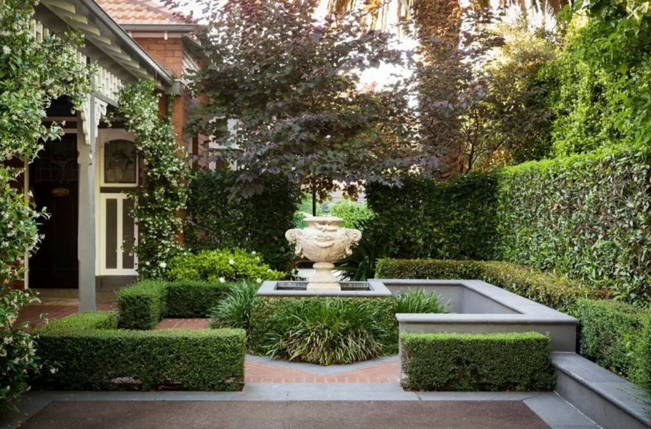 Живая изгородь в поместье