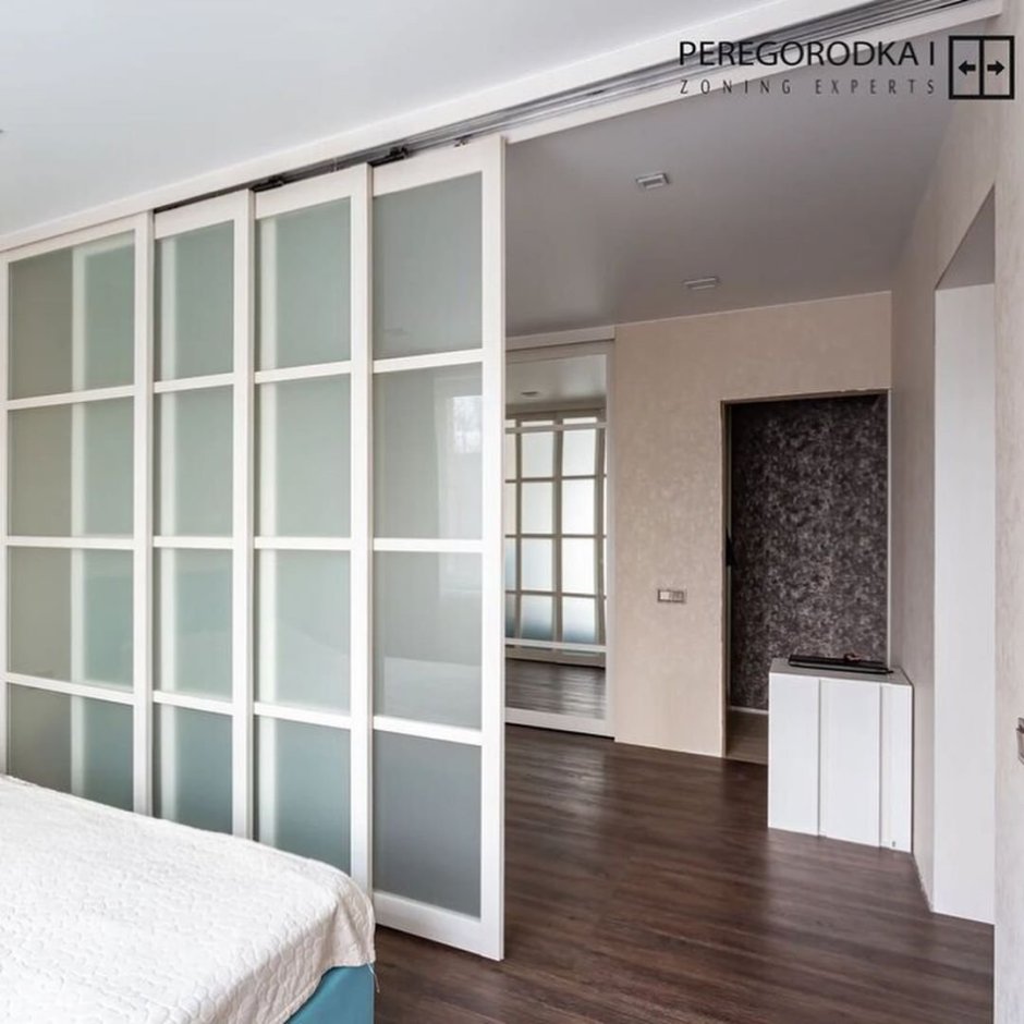 Декоративная перегородка для зонирования кухни и гостиной