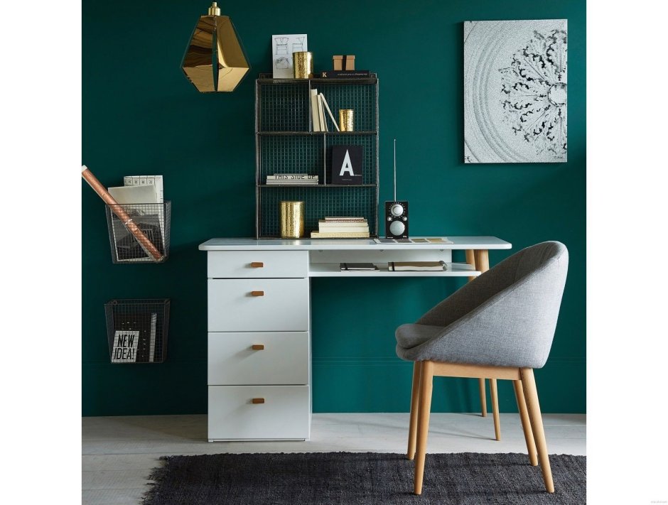 Письменный стол в стиле Сканди