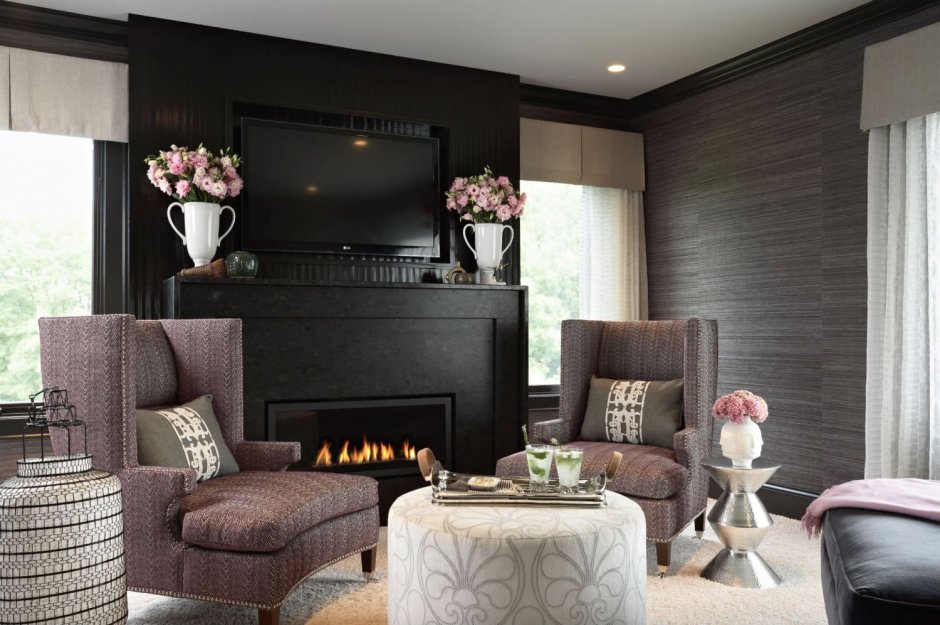 Темные стены в интерьере гостиной