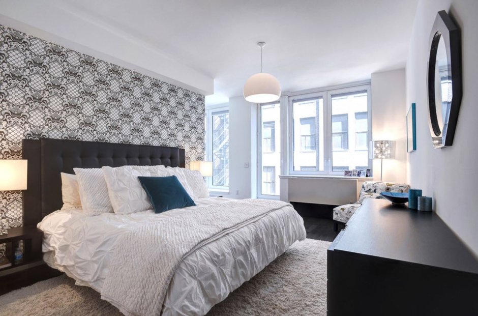 Белые обои в спальне