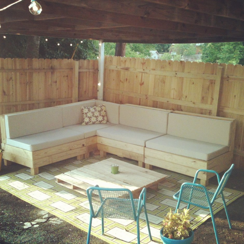 Диван на веранду на даче