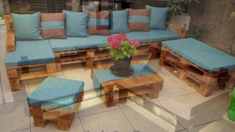 Диван на веранду