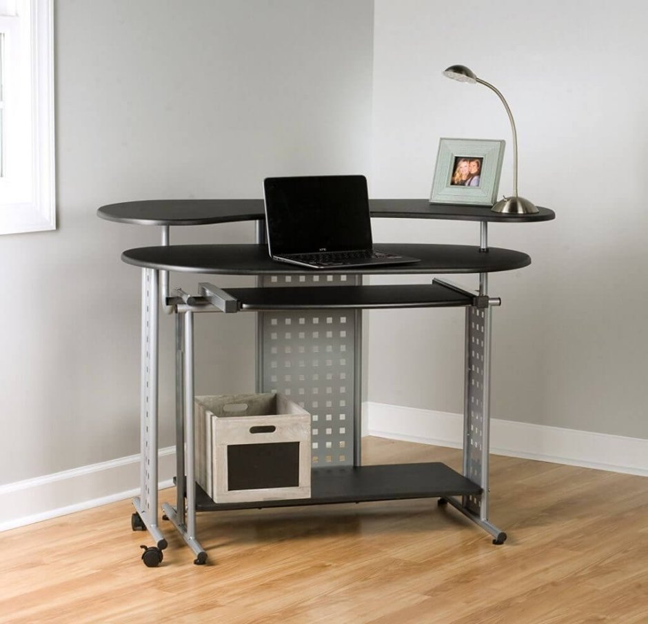 Маленький компьютерный столик