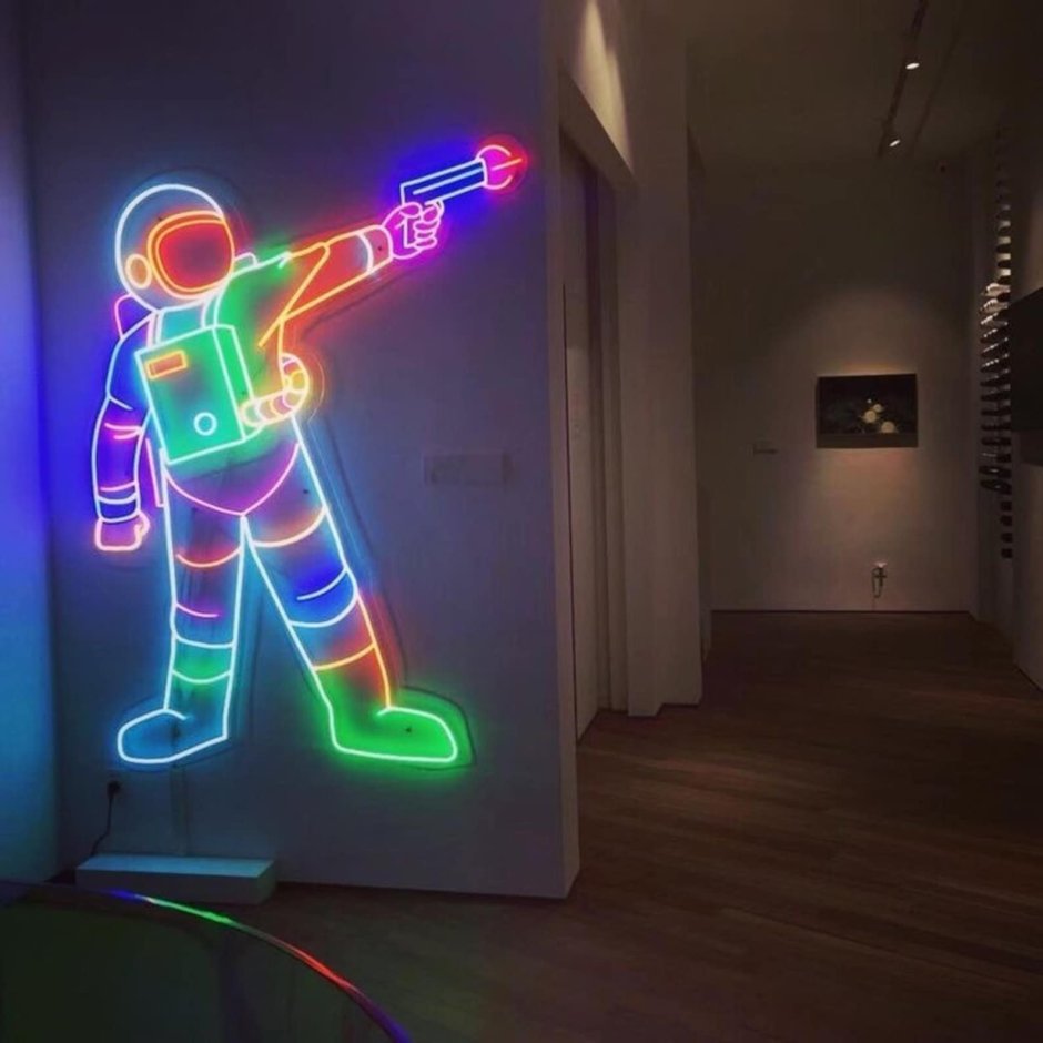 Лошадь с гирляндой