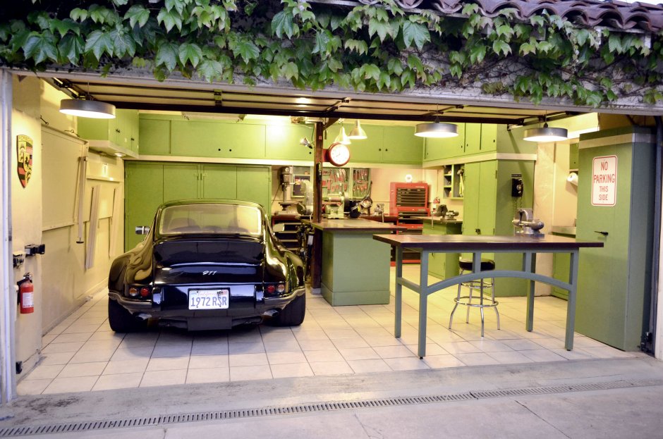 Салон в стиле гараж