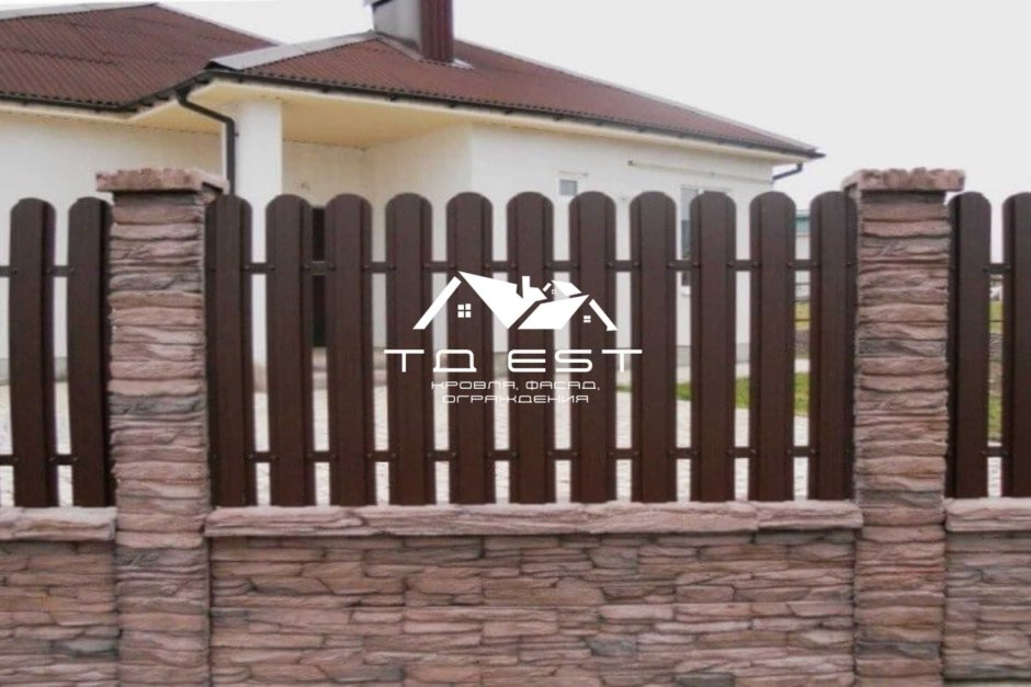 Красивый забор из евроштакетника