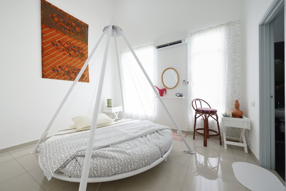 Спальня с качелькой