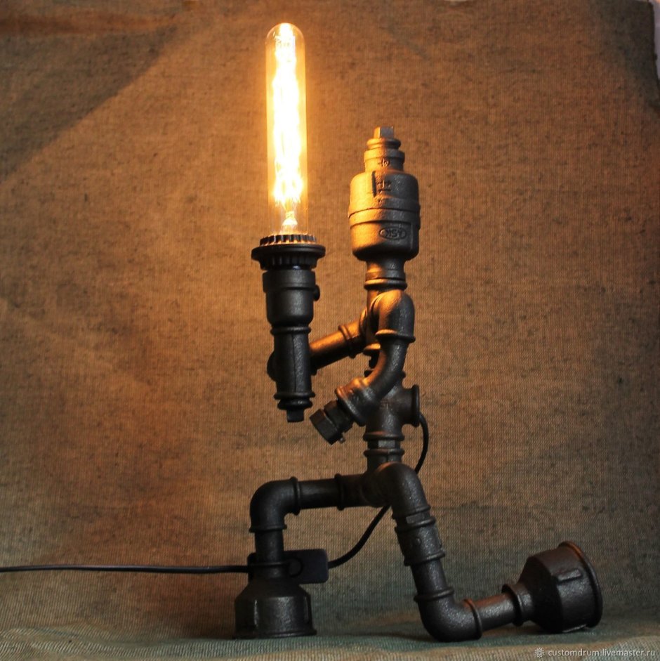 Лампа из водопроводных фитингов