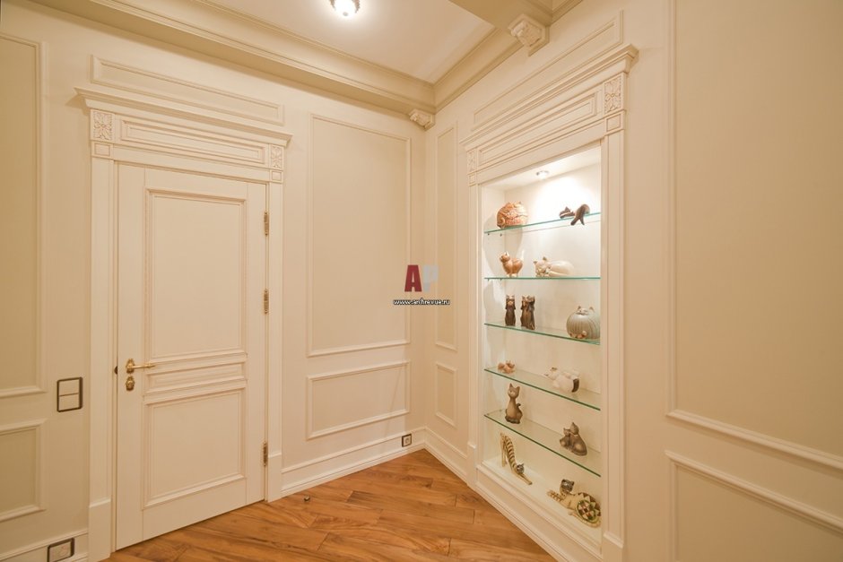 Ниша в стене классическом стиле