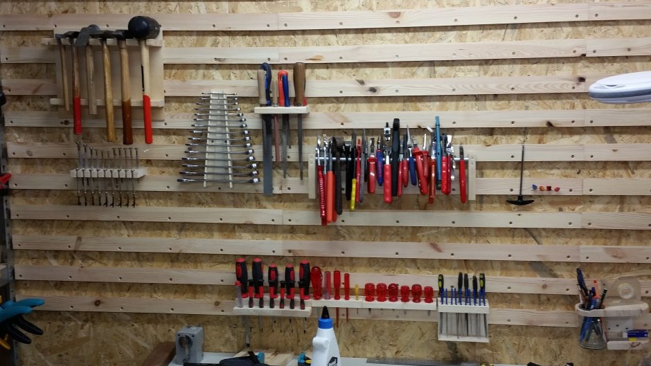 Полка для отверток в гараже