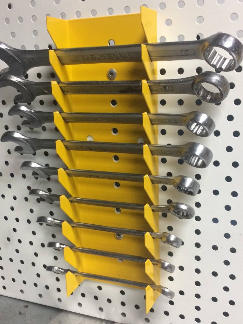 Полки для инструмента в гараже