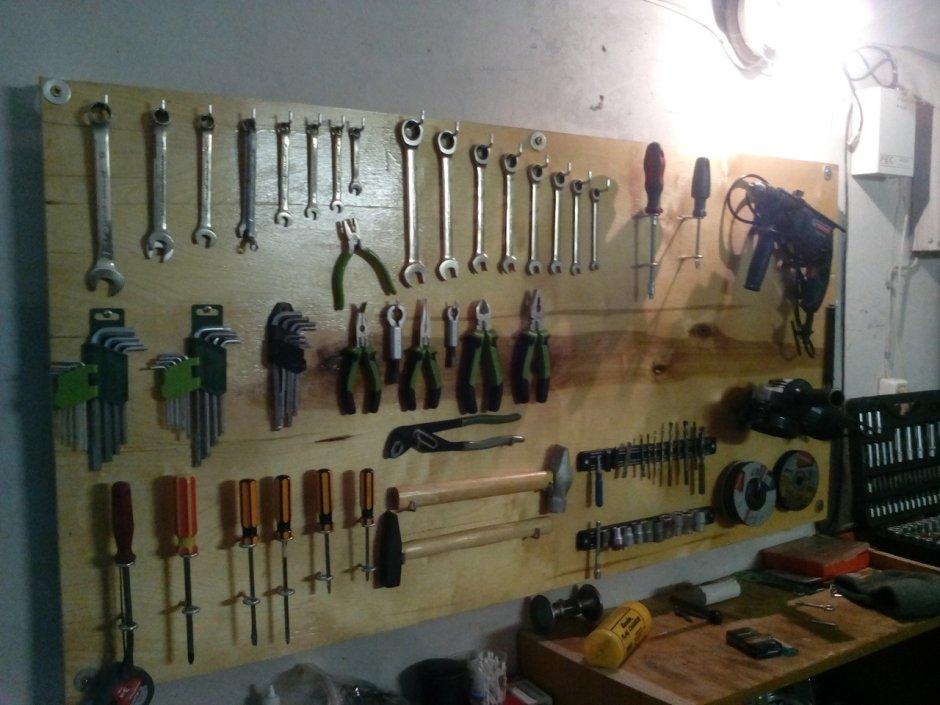 Полки для инструментов