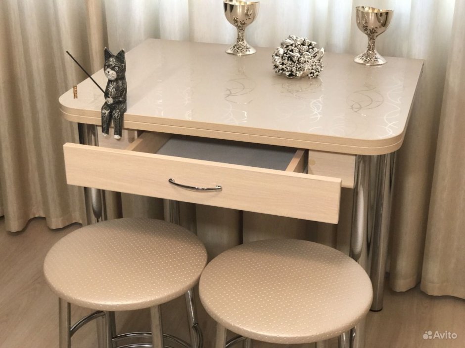 Стол кухонный