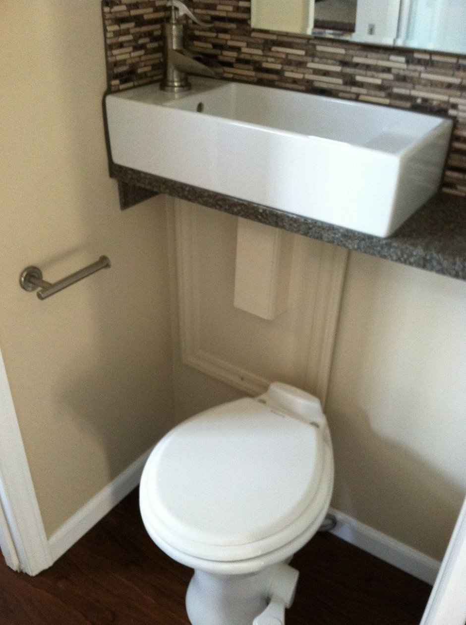 Раковина над унитазом