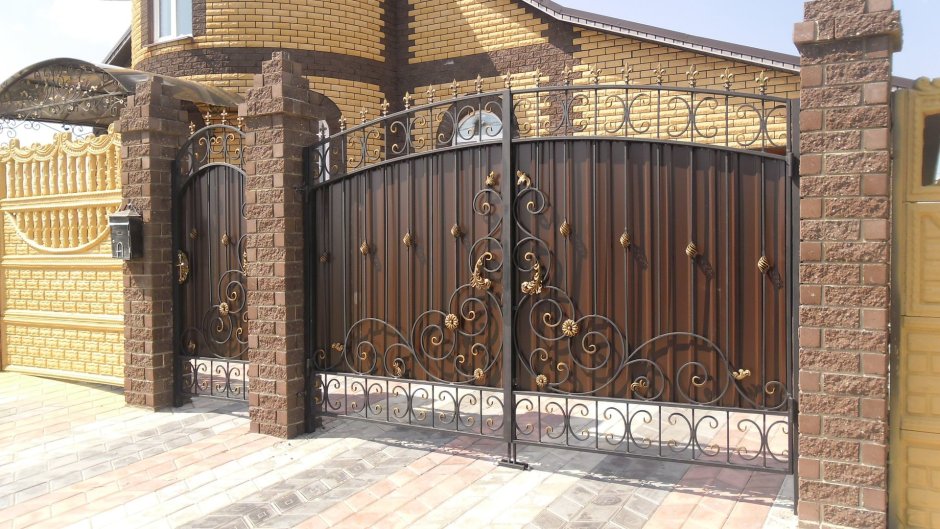 Кованые ворота с калиткой