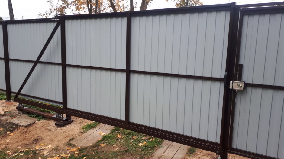 Откатные ворота из профильной трубы