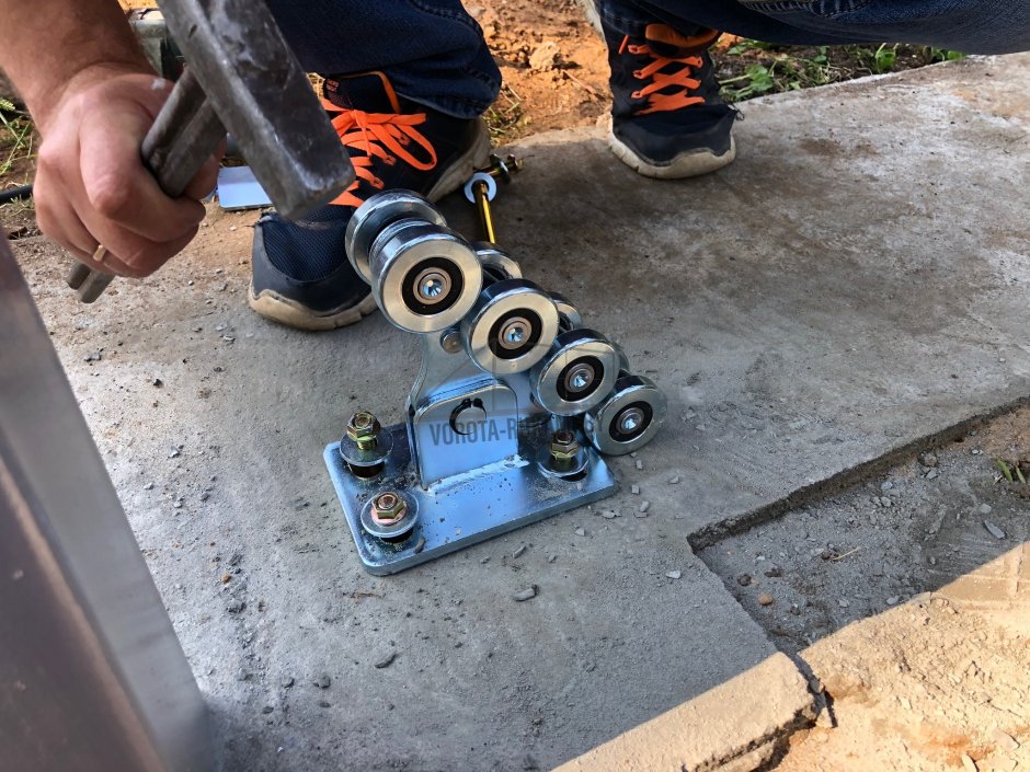 Регулировочные пластины для откатных ворот