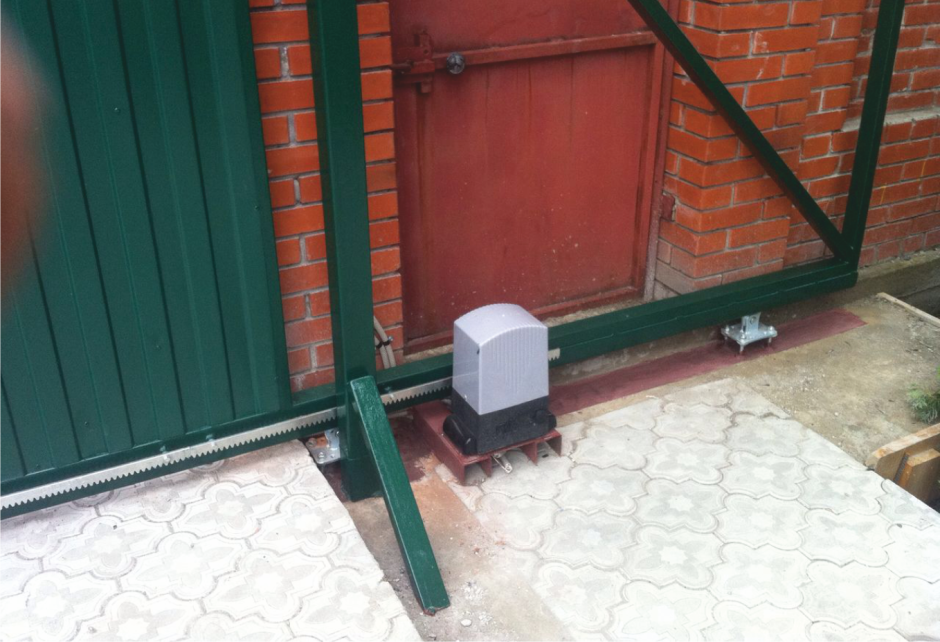 Откатные ворота Ирбис с электроприводом