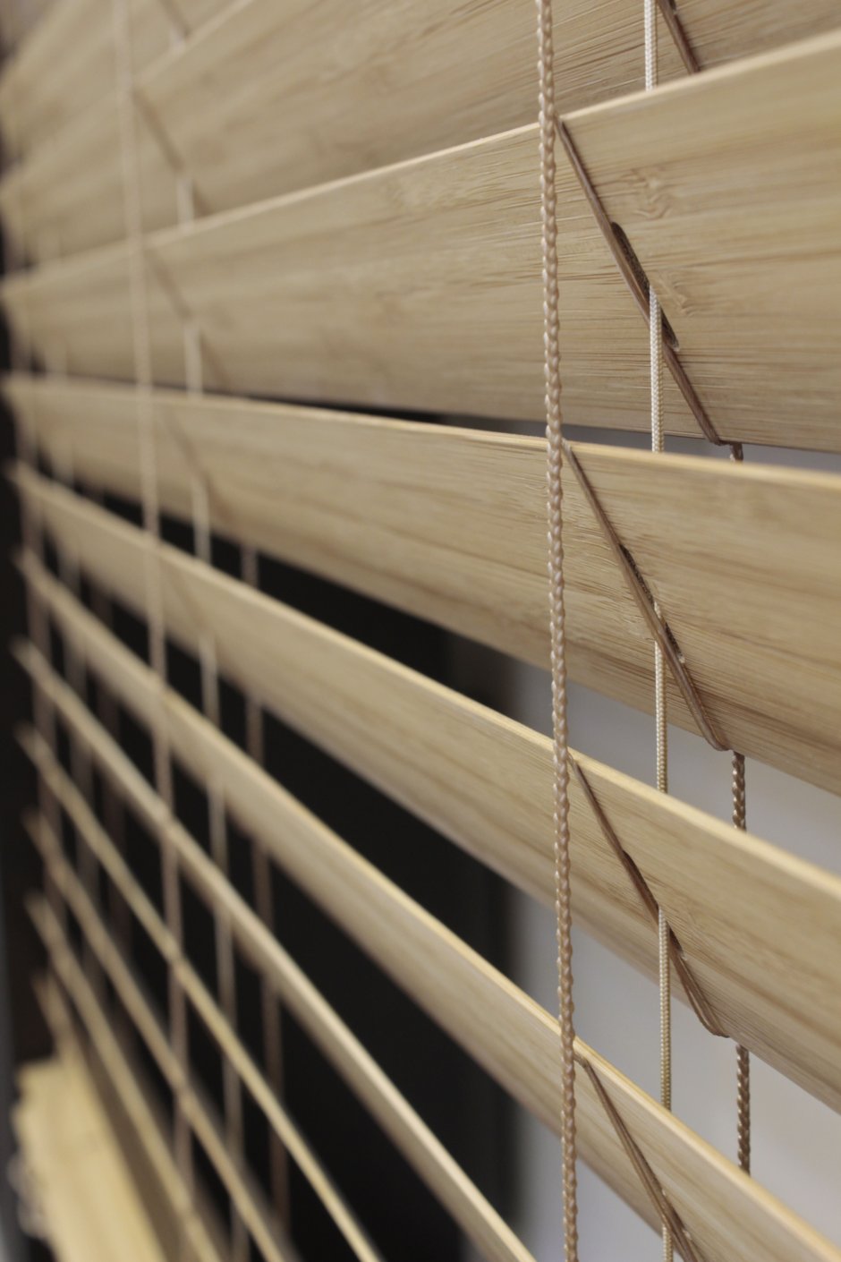 Жалюзи с деревянными ламелями