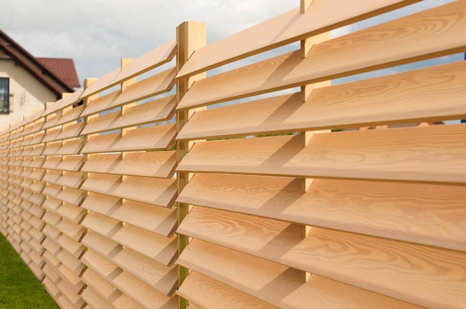 Забор жалюзи из дерева