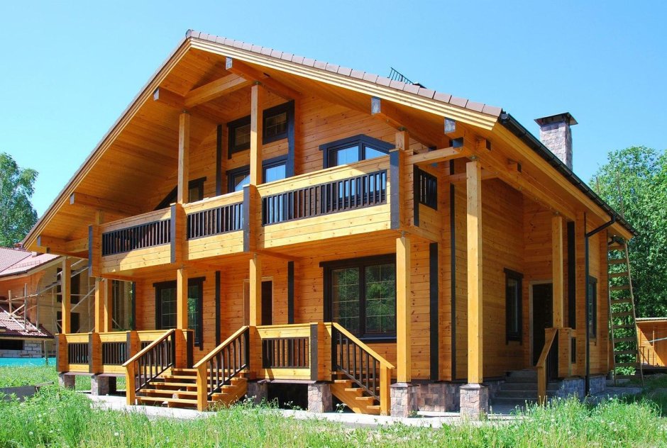 Двухэтажный деревянный дом