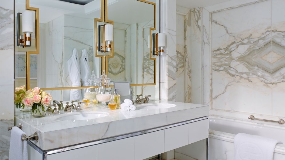 Ванная белая с золотом